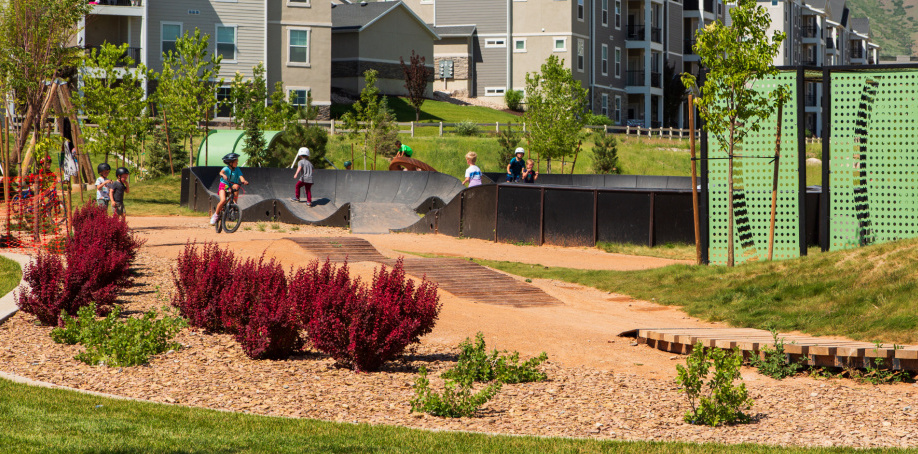 Bicycle amenities at the Juniper Canyon east trailhead